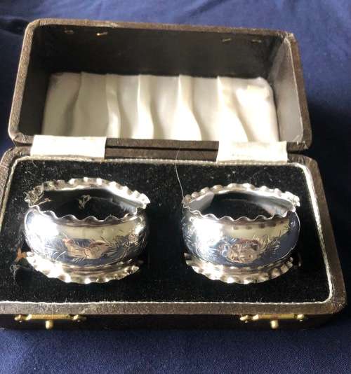 PAIR OF SILVER SERVIETTE RINGS HALLMAKED BIRMINGHAM c1909